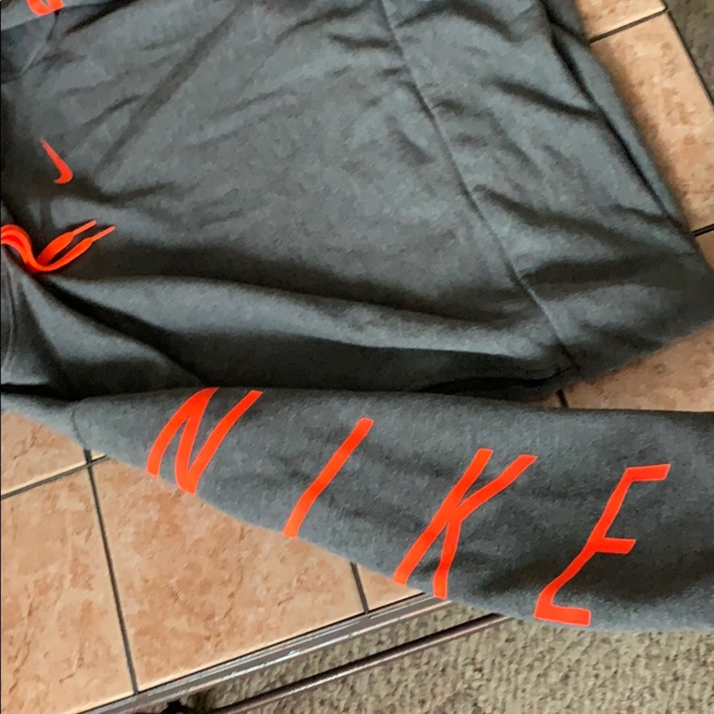 Nike - Picture 3 of 3
